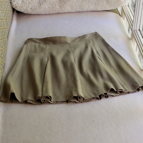 alice + olivia Box Pleat Khaki Skirt - Picture 4 of 10